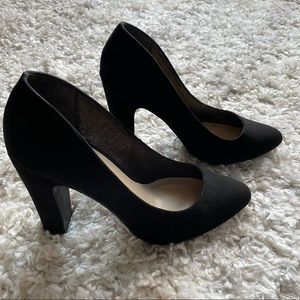 Black Pumps